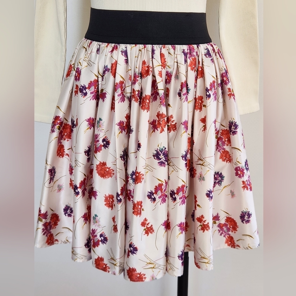 NWT || FIORUCCI || Italian Designer Floral Skirt Satiny Full Style Sz 40/ 6